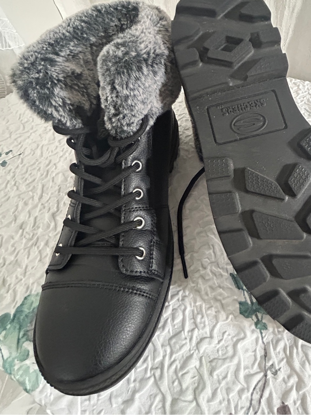Skechers Black Faux-Fur Lace-Up Winter Boots